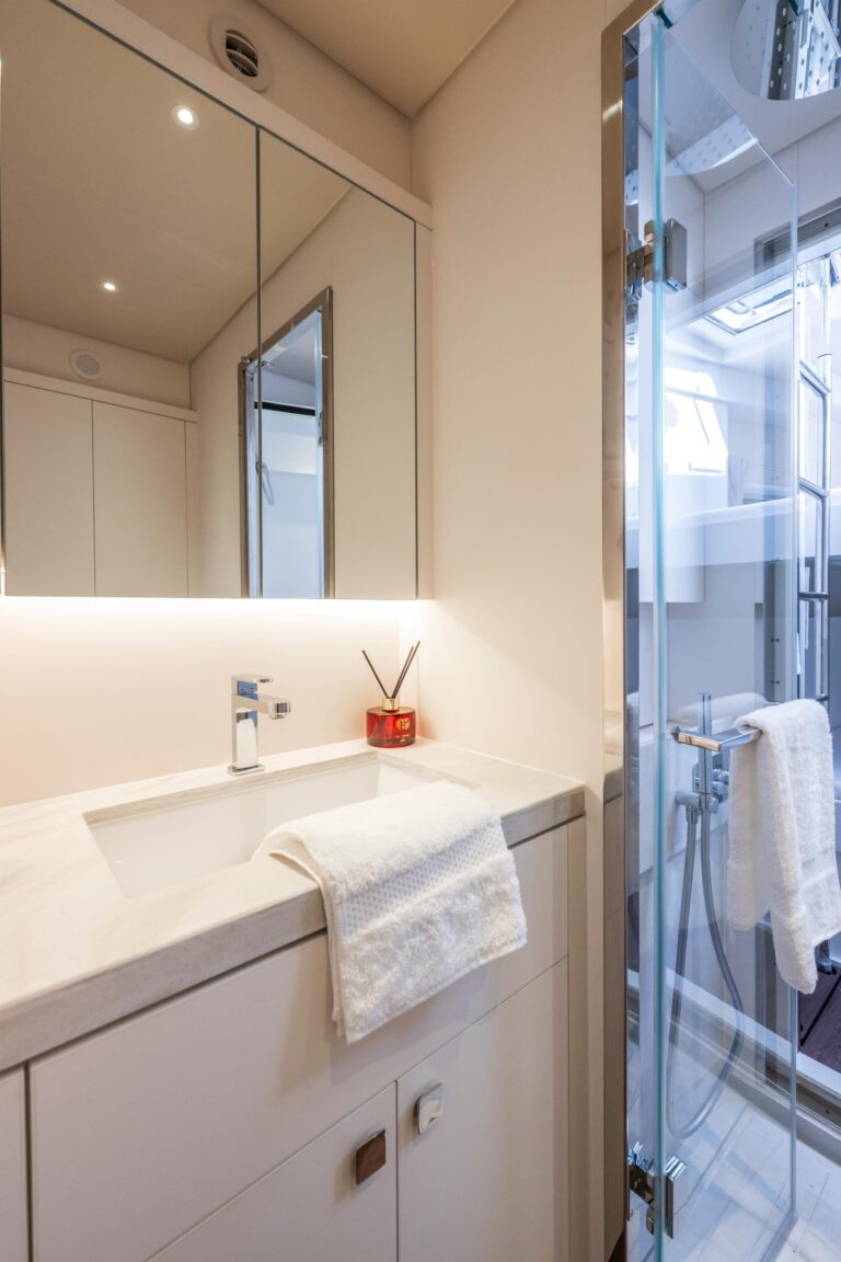 Lagoon EIGHTY 2
